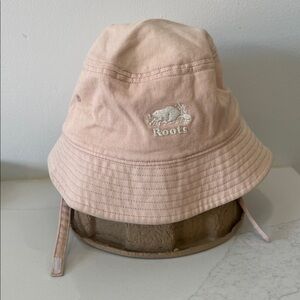 Roots bucket hat